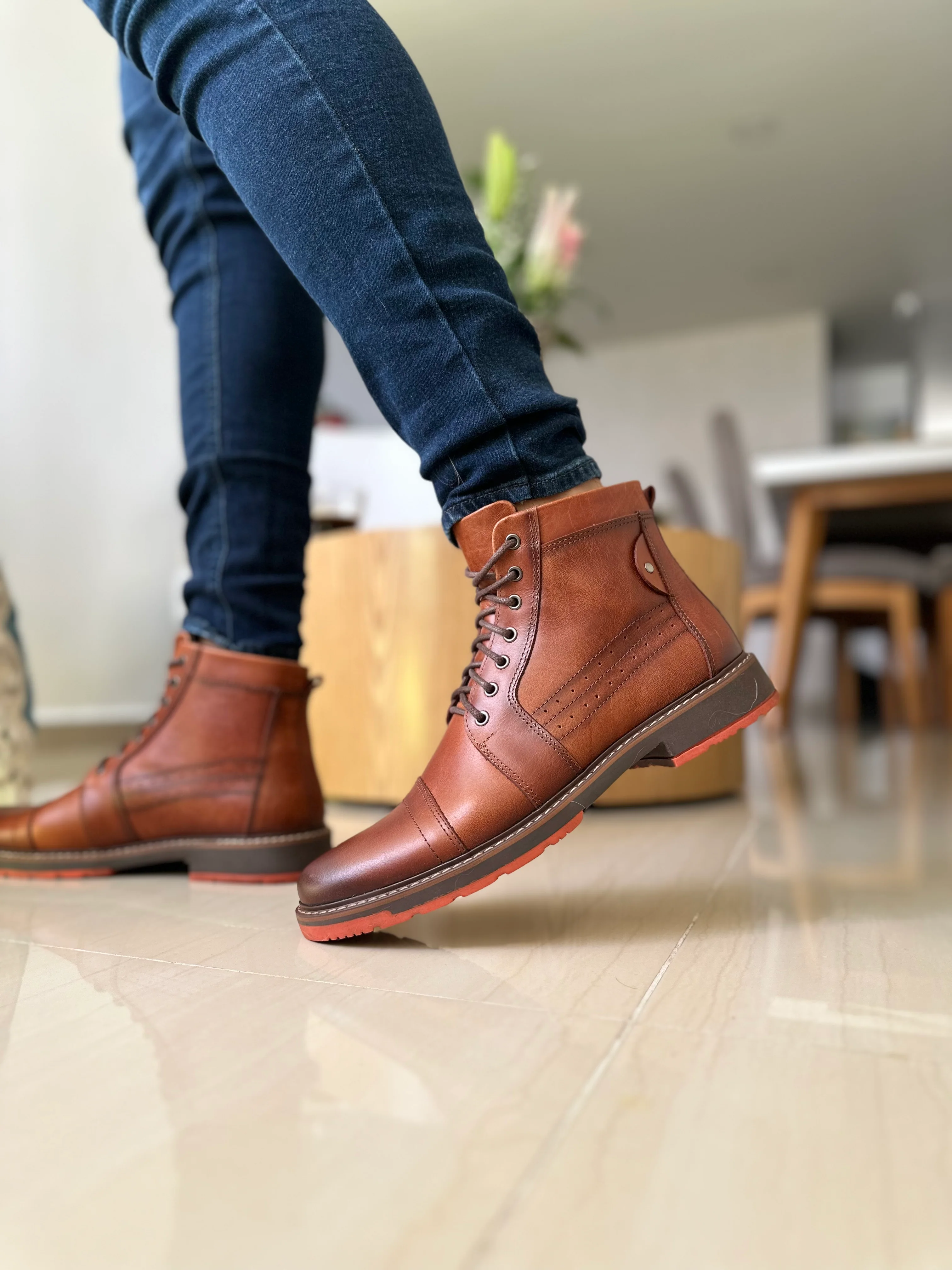 BOTA PARA HOMBRE EN CUERO MIEL | REF: VILLETA CLASS - Image 4