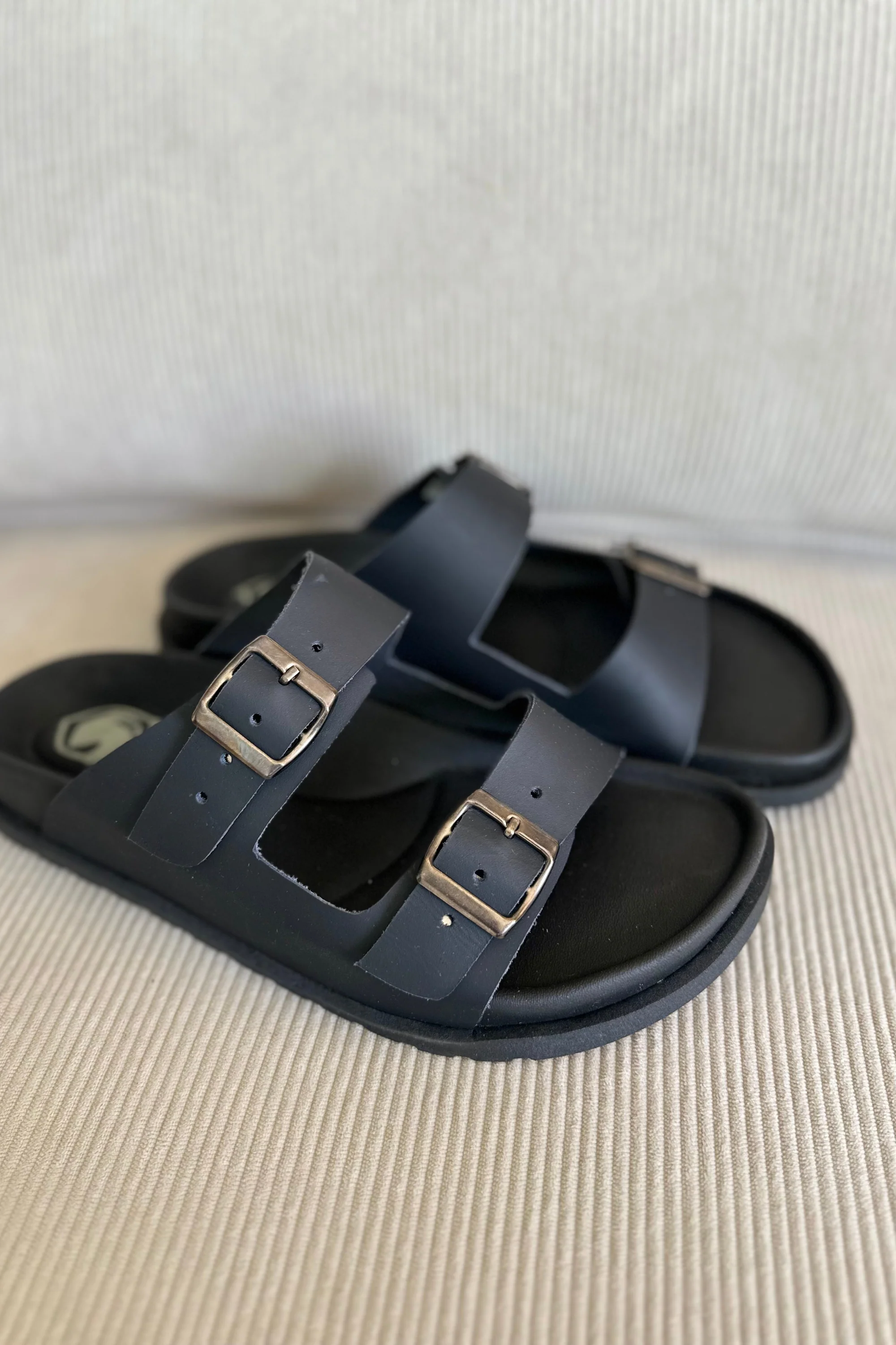 SANDALIA EN CUERO PARA HOMBRE COLOR NEGRO REF: 55 FARID - Image 4