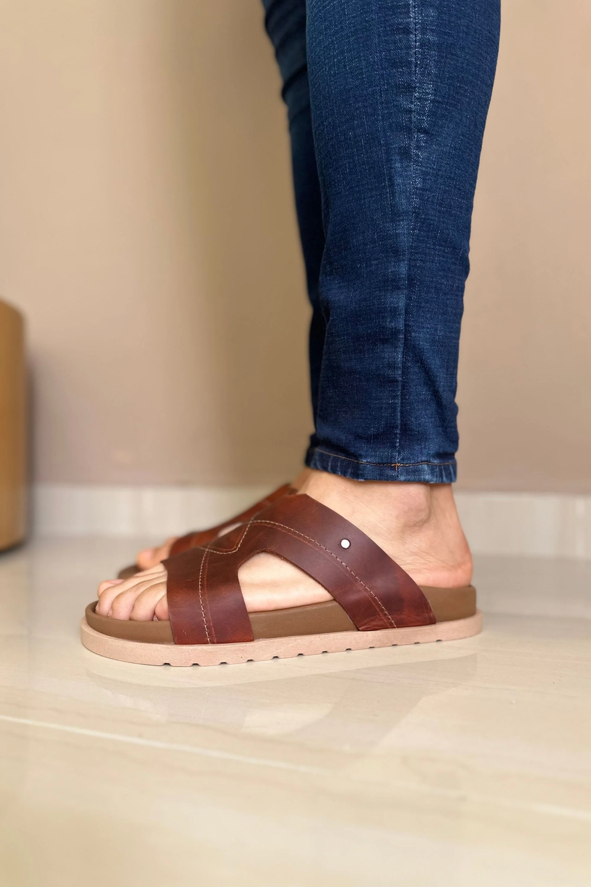 SANDALIAS PARA HOMBRE EN CUERO MIEL REF: CHARLOTTE - Image 3