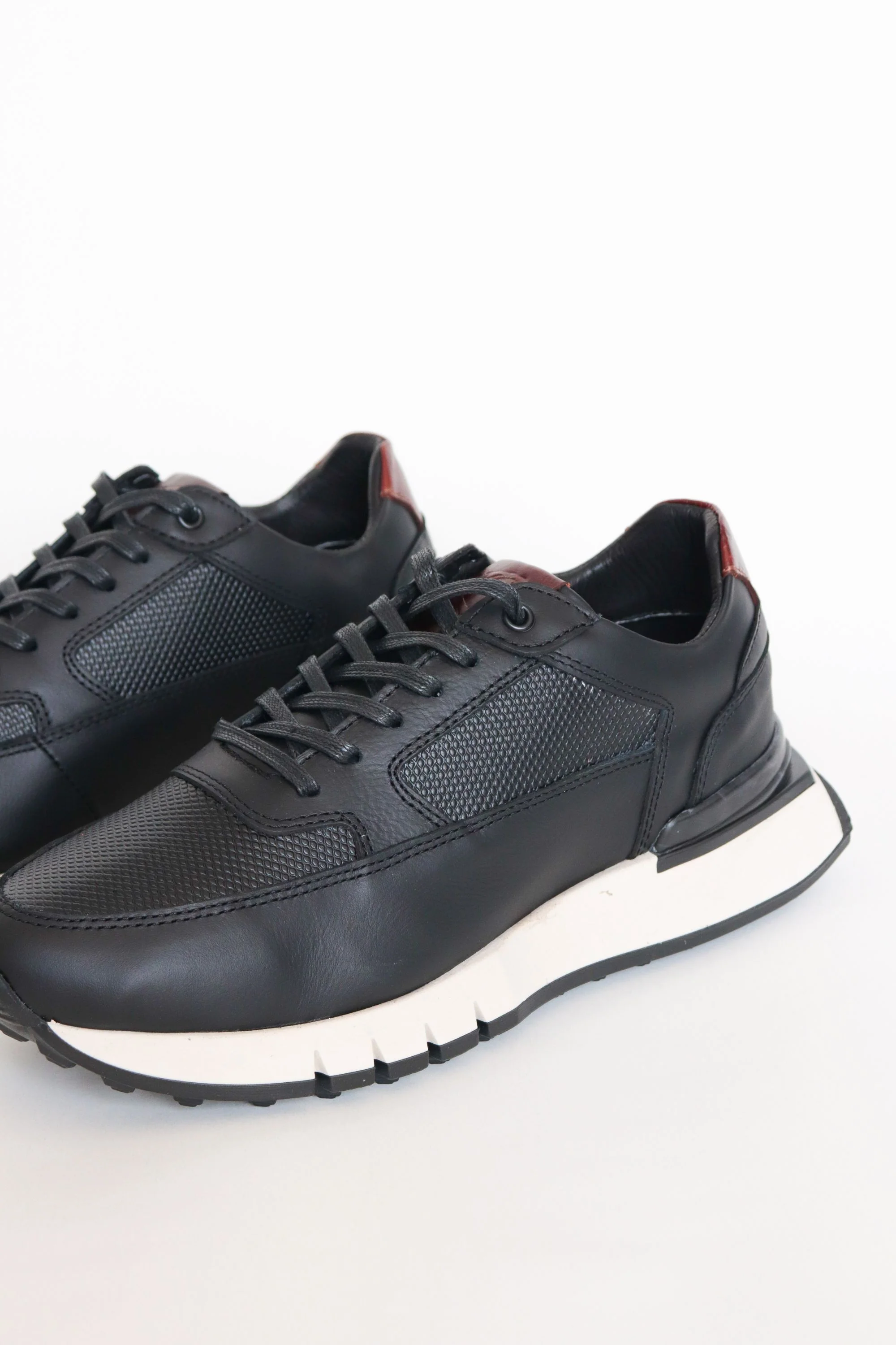 TENIS PARA HOMBRE EN CUERO NEGRO | REF: MARC 600 - Image 3