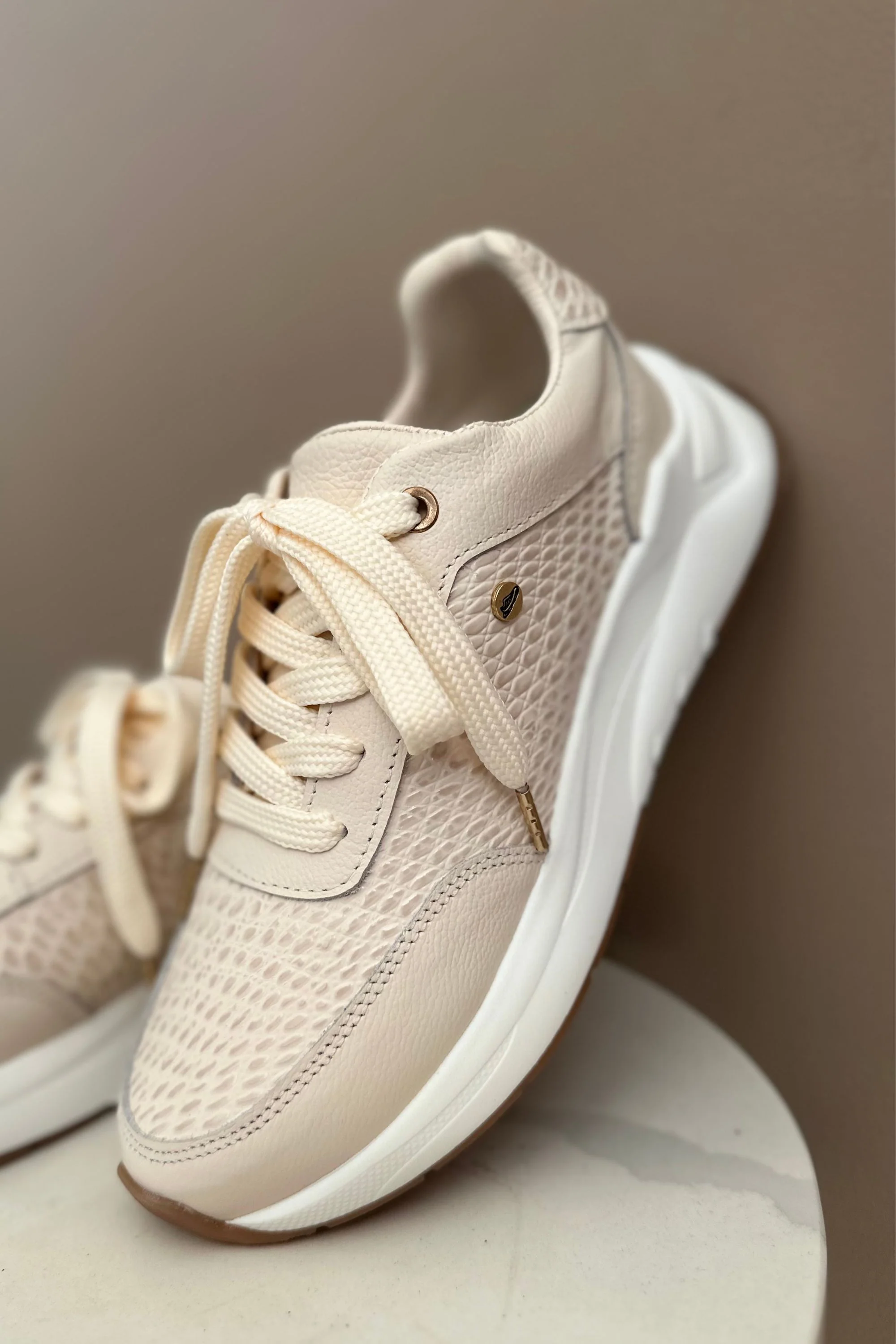 TENIS PARA DAMA EN CUERO CREMA / REF MARGARITA - Image 3