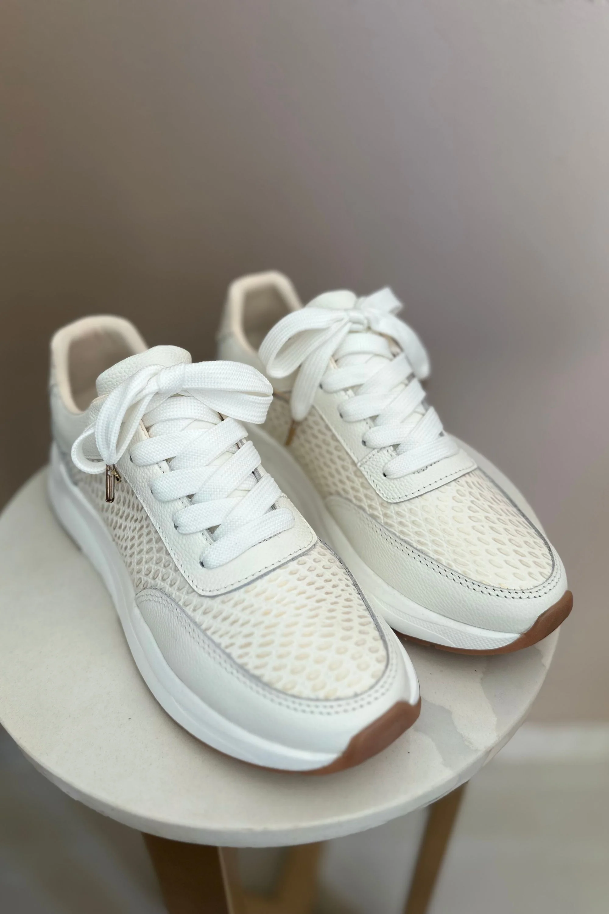 TENIS PARA DAMA EN CUERO BLANCO TALCO X FOLIA / REF MARGARITA - Image 3