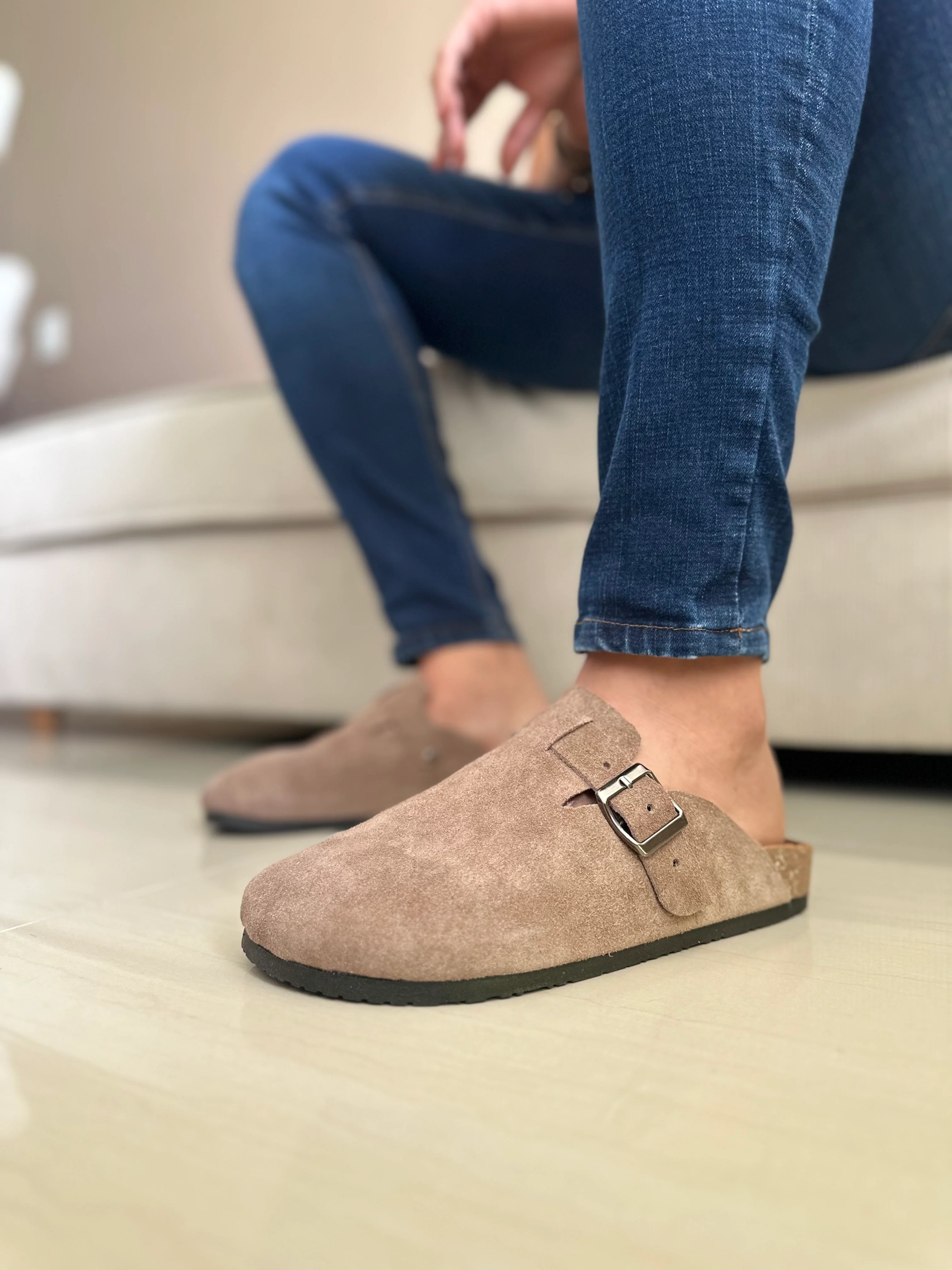 ZUECO PARA HOMBRE EN CUERO CARNAZA ARENA | REF: RAVELLO - Image 6